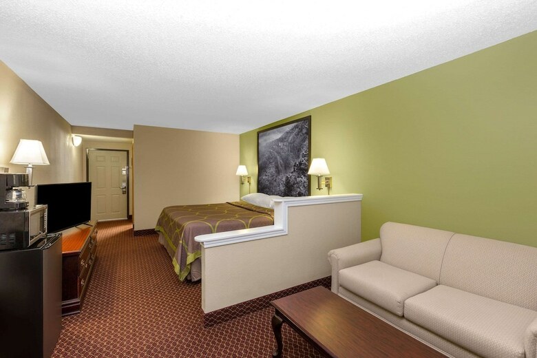 Eureka Holiday Hotel