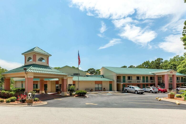 Eureka Holiday Hotel