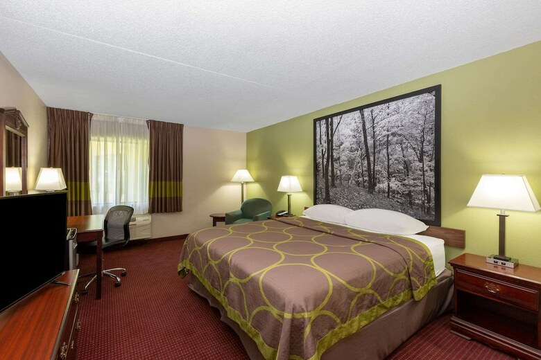 Eureka Holiday Hotel