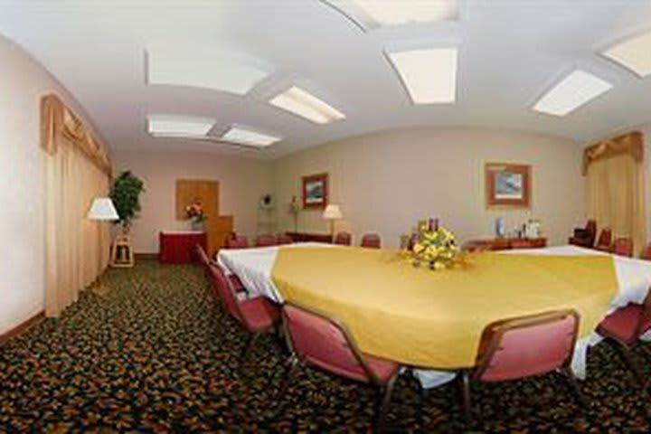 Eureka Holiday Hotel