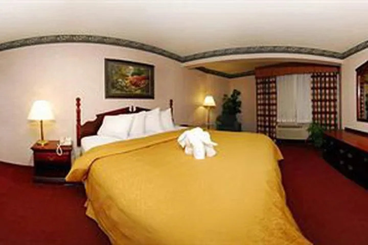 Eureka Holiday Hotel