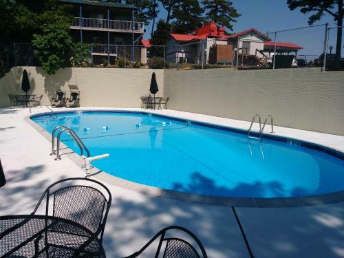 Hotel Plano Inn & Suites