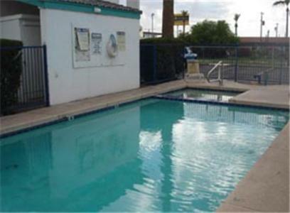Colonade Motel Suites