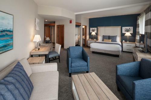 Bay Club Hotel And Marina