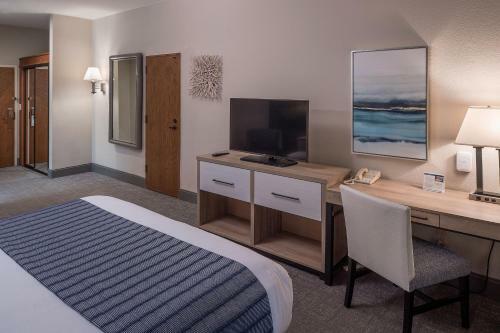 Bay Club Hotel And Marina