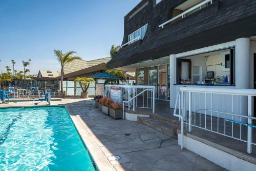 Bay Club Hotel And Marina