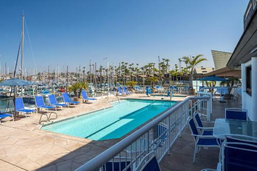 Bay Club Hotel And Marina