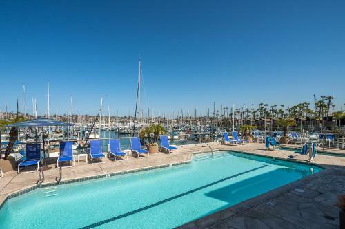 Bay Club Hotel And Marina