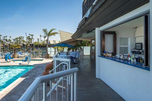 Bay Club Hotel And Marina