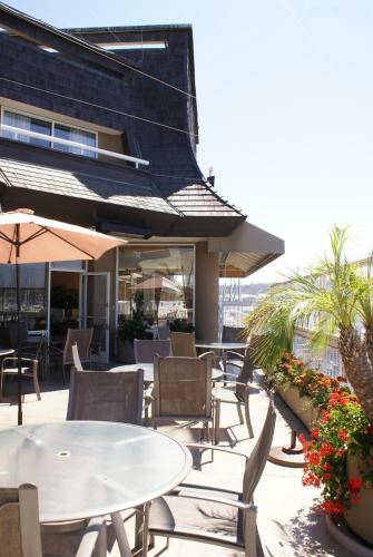 Bay Club Hotel And Marina