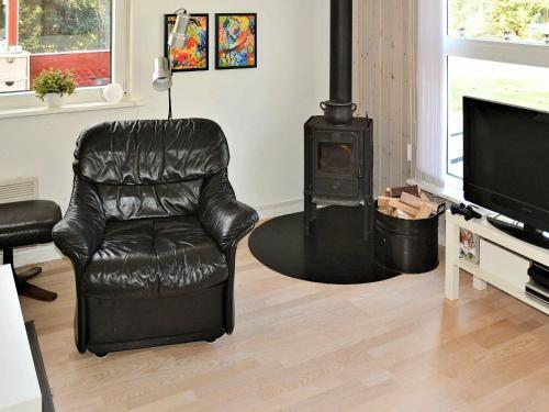 Three-bedroom Holiday Home In Ans By 4