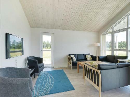 Five-bedroom Holiday Home In Ansager