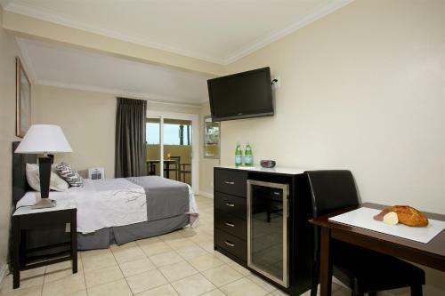 Ocean Beach Hotel