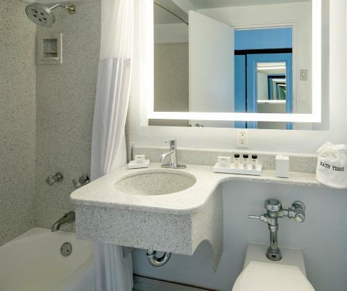 Hotel La Jolla Cove Suites