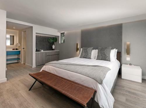 Hotel La Jolla Cove Suites