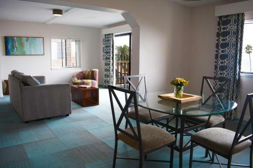 Hotel La Jolla Cove Suites