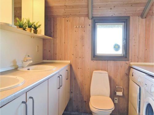 Five-bedroom Holiday Home In Hvide Sande