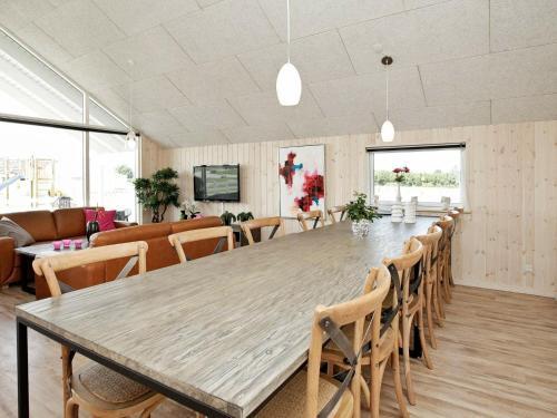 Five-bedroom Holiday Home In Bogense