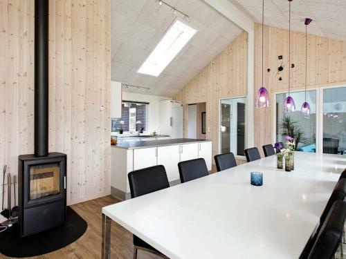 Six-bedroom Holiday Home In Bogense