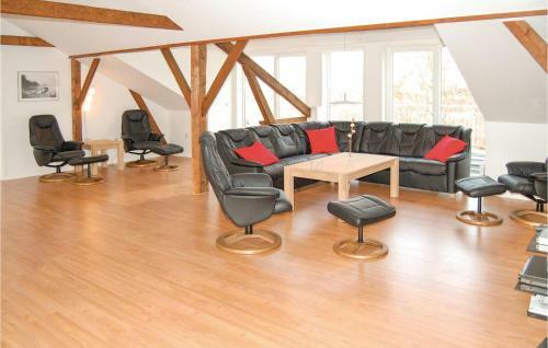 Seven-bedroom Holiday Home In Bredebro