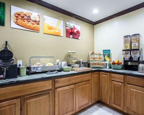 Hotel Quality Inn I-5 Naval Base