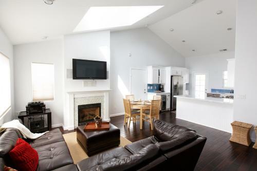 Convivial Stay Vacation Homes