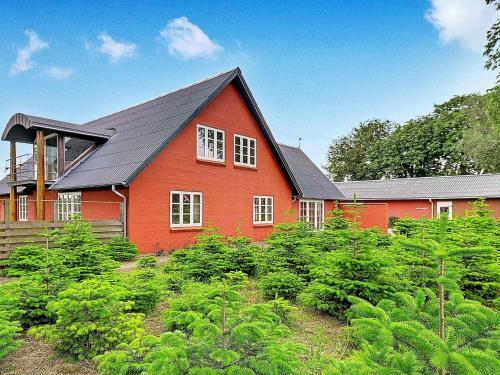 Five-bedroom Holiday Home In Broager