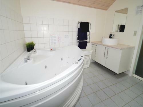 Holiday Home L�vstr�de