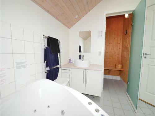 Holiday Home L�vstr�de