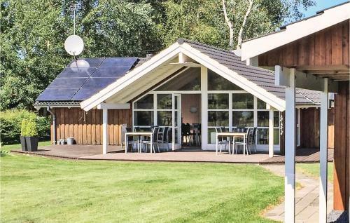 Holiday Home L�vstr�de