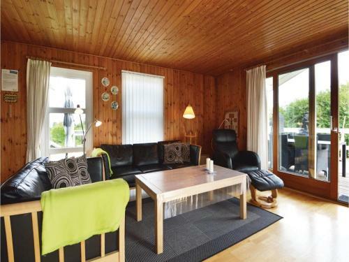 Three-bedroom Holiday Home In Haderslev