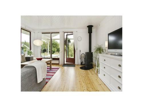 Four-bedroom Holiday Home In Dronningmolle