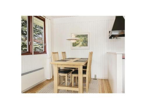 Four-bedroom Holiday Home In Dronningmolle