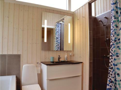 Three-bedroom Holiday Home In Dronningmolle