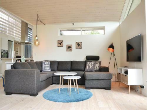 Three-bedroom Holiday Home In Dronningmolle