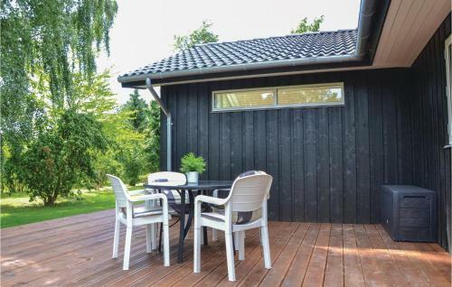 Three-bedroom Holiday Home In Dronningmolle