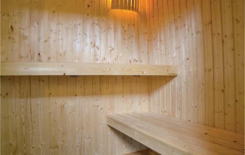 Three-bedroom Holiday Home In Dronningmolle