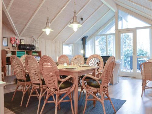 Holiday Home Dronningm�lle 50