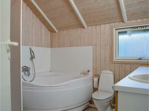 Holiday Home Dronningm�lle 50