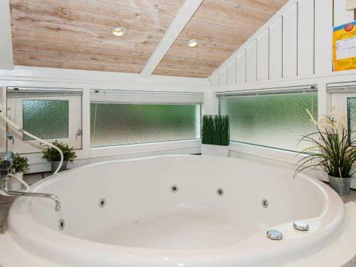 Three-bedroom Holiday Home In Ebeltoft 2
