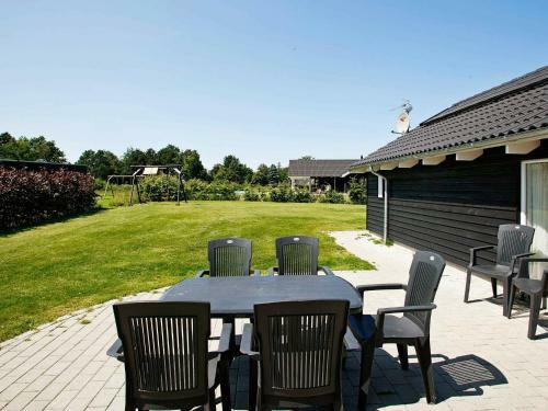 Five-bedroom Holiday Home In Ebeltoft 2
