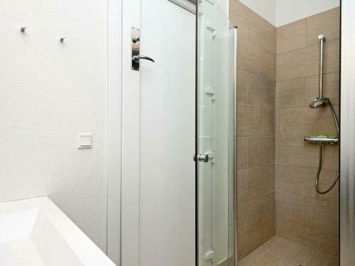 Five-bedroom Holiday Home In Ebeltoft 2