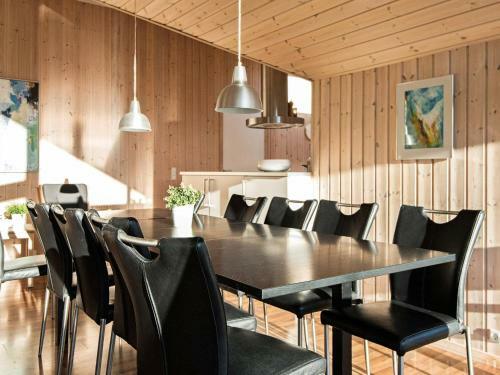 Five-bedroom Holiday Home In Ebeltoft 2