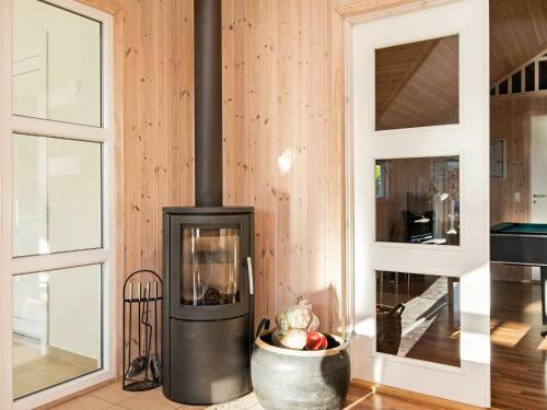 Five-bedroom Holiday Home In Ebeltoft 2