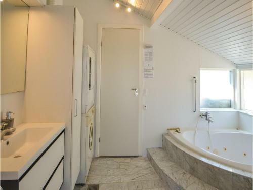 Four-bedroom Holiday Home In Ebeltoft