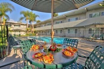 Hotel La Avenida Inn