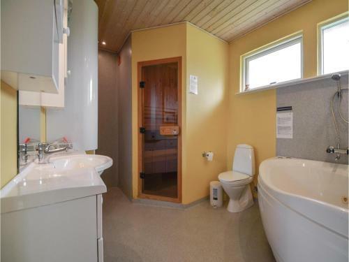 Holiday Home B�kholmen Ebeltoft V