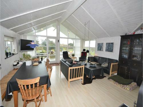 Four-bedroom Holiday Home Ebeltoft With Sea View 04