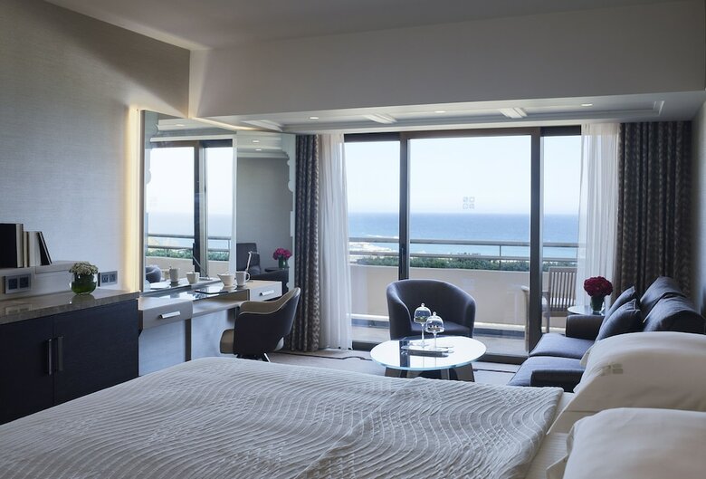 Four Seasons Hotel