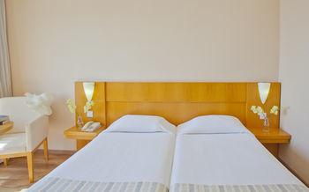Hotel Louis Phaethon Beach